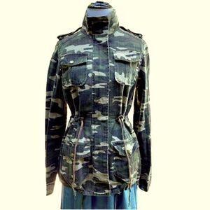 Quinn Green Camo Military Utility Jacket with Neon Pink Accent Trim Size Medium